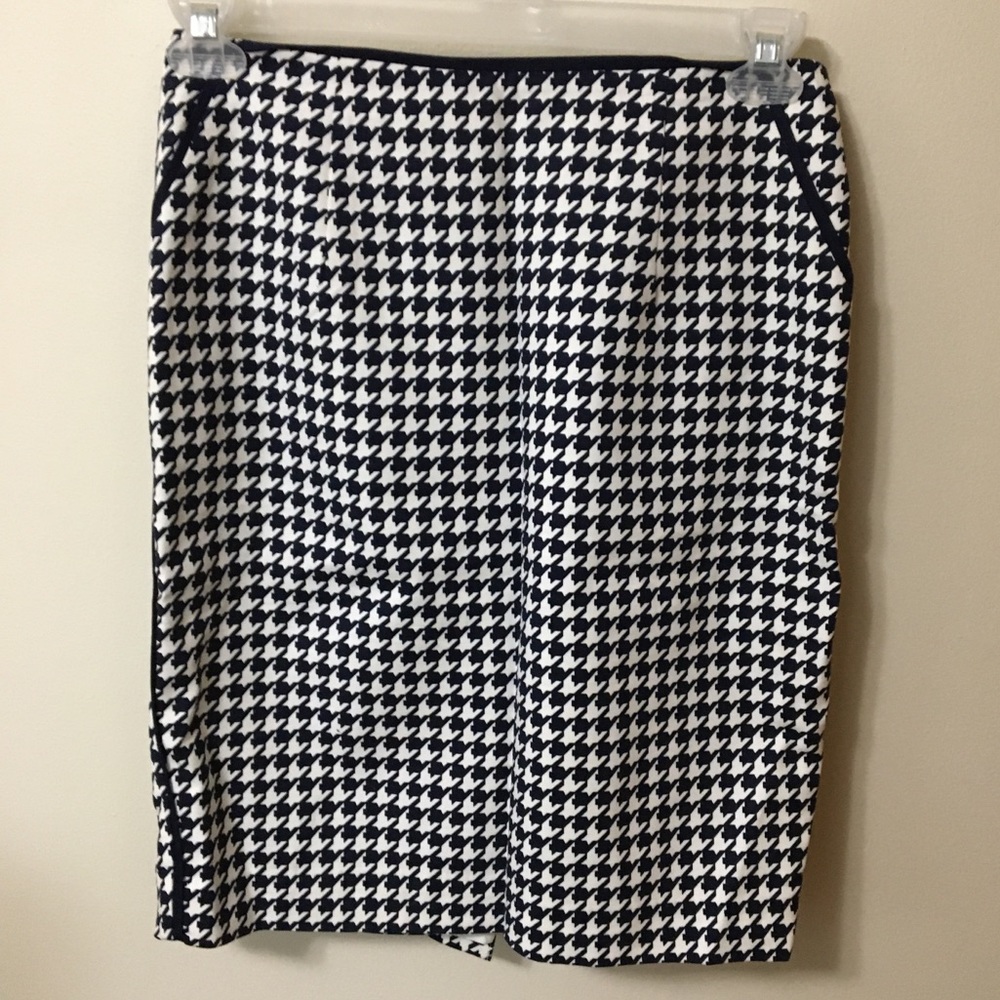 Navy and white patterned pencil skirt
